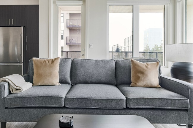 Building Photo - 2333 Calle Del Mundo