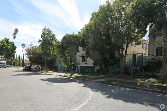 Building Photo - 700-702 E Harvard St