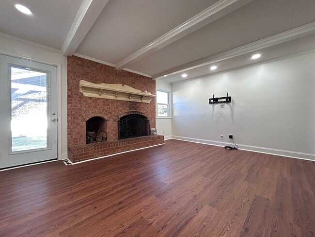 Foto del edificio - Beautifully Updated Brick Ranch! "ASK ABOU...