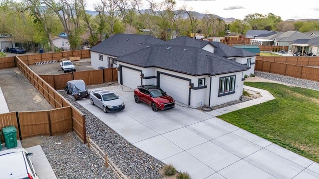 Building Photo - 690 Rose Ln