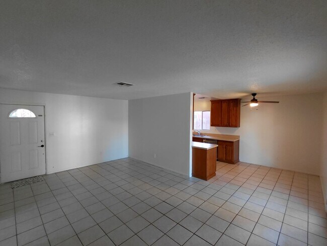 Building Photo - Spacious 3-Bedroom Home