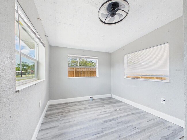 Foto del edificio - 605 S Disston Ave