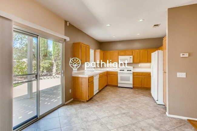 Building Photo - 756 Avenida Abeja