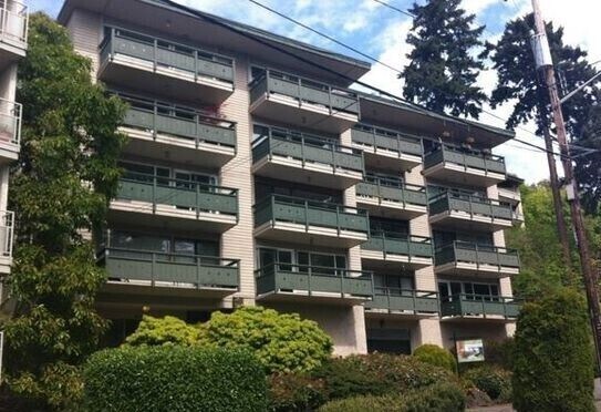 Foto principal - 7060 Lincoln Park Way SW