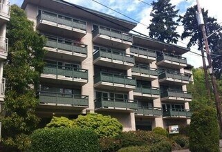 Building Photo - 7060 Lincoln Park Way SW