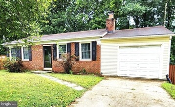Building Photo - 1703 Dania Dr