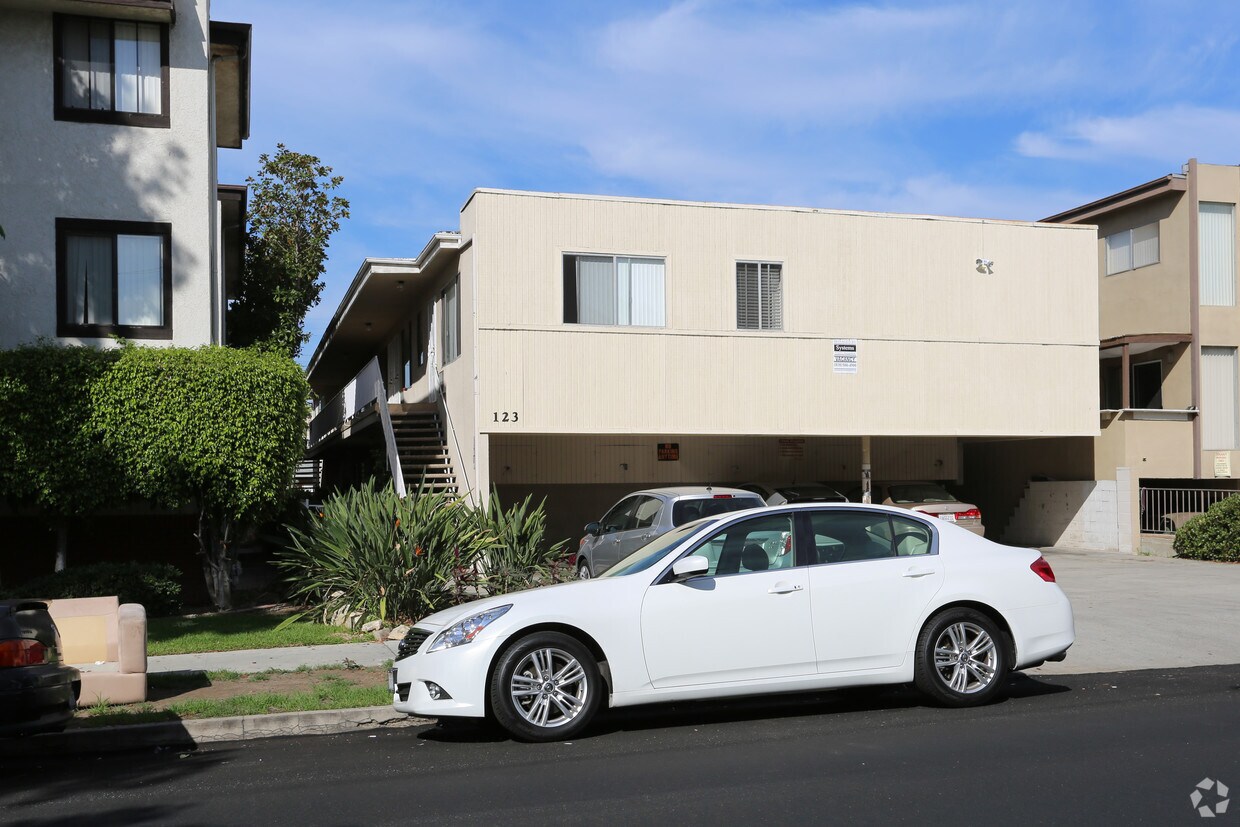 Foto principal - 123 S Everett St