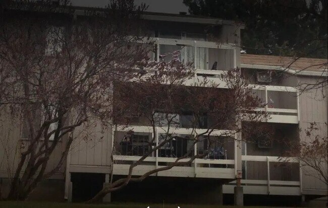 Foto del edificio - 200 E Pioneer Dr