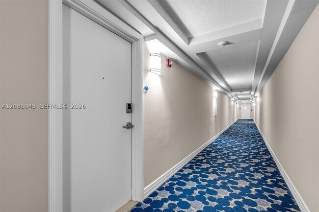 Foto del edificio - 6917 Collins Ave