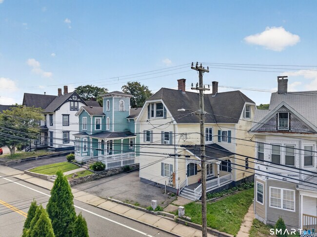 Foto del edificio - 111 Laurel Hill Ave