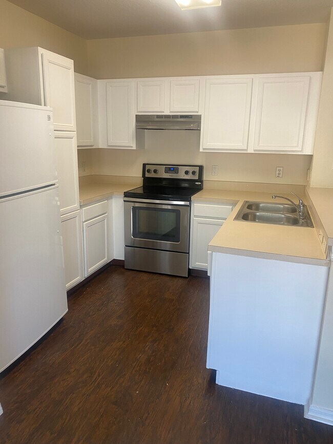 Foto del edificio - 1508 Blue Magnolia Rd