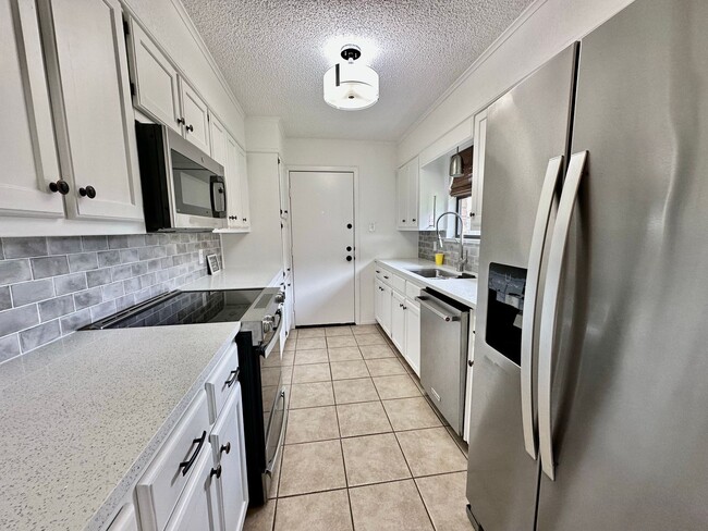 Building Photo - 225-227 Kettler