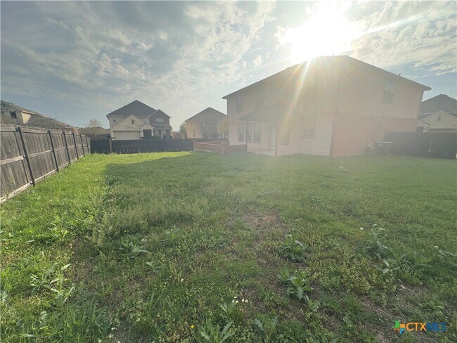 Foto del edificio - 2617 White Moon Dr