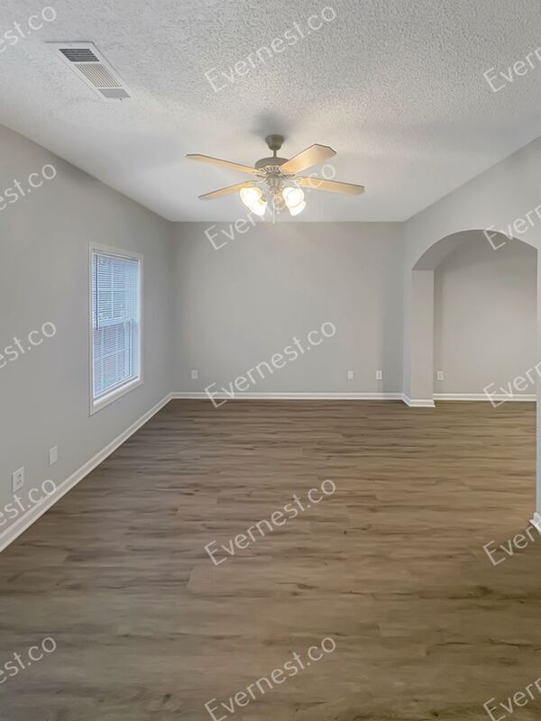 Building Photo - 8669 Thomas Rd