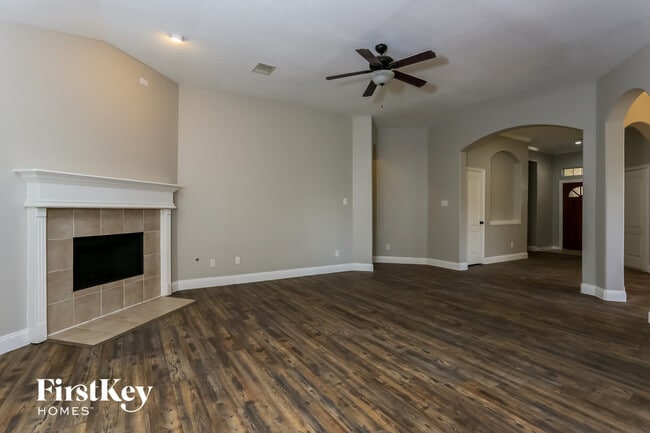 Foto del edificio - 18414 Bluff View Dr