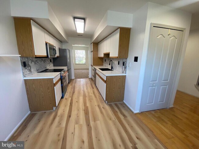 Foto del edificio - 6603 Colonial Ct