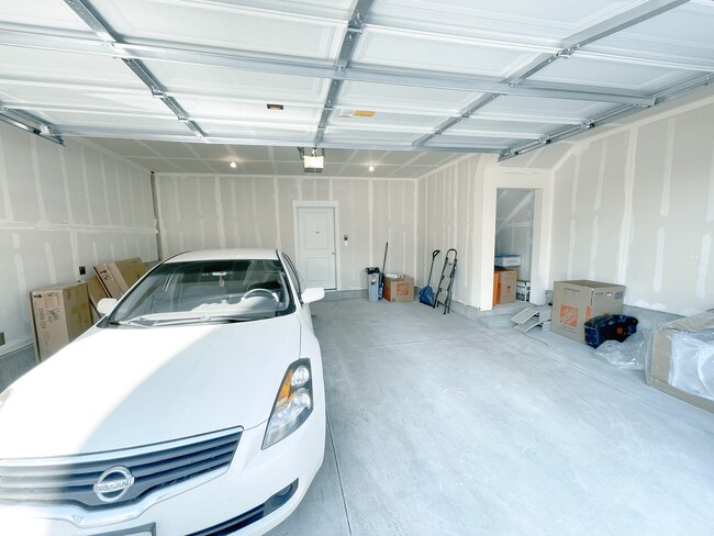 Building Photo - 1621 E Indigo Lp