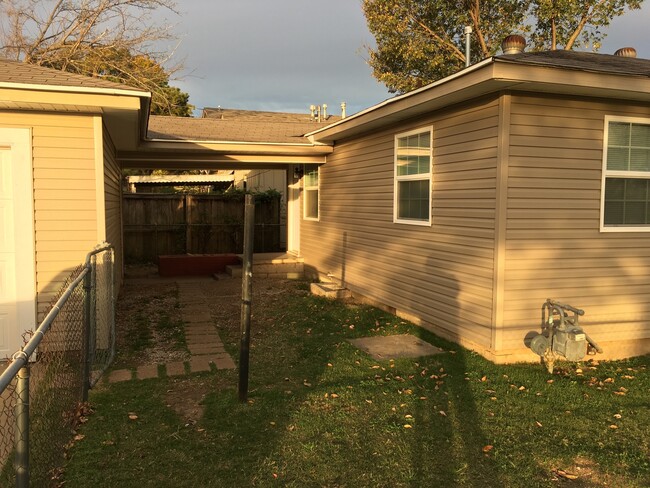 Building Photo - Recently remodeled home close to the park