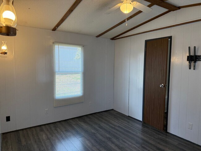 Foto del edificio - 3 Bedroom Mobile Home in Pleasant Garden!