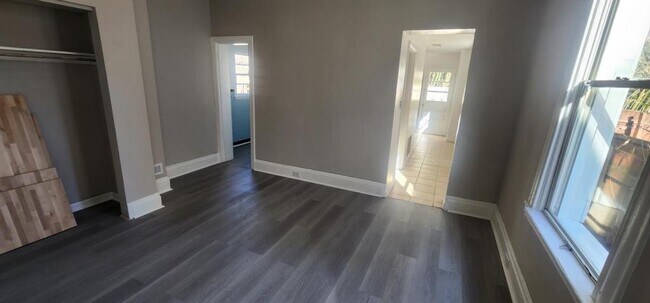 Foto del edificio - 512 Earle Ave