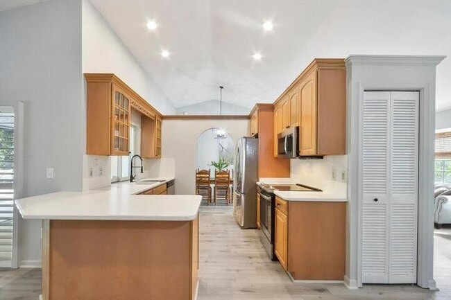 Foto del edificio - 691 Foresteria Ave