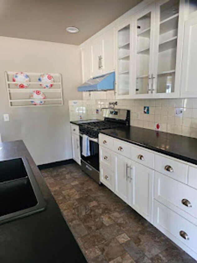 Foto del edificio - Spacious Two Story, 4 Bedroom, 4 Bathroom ...