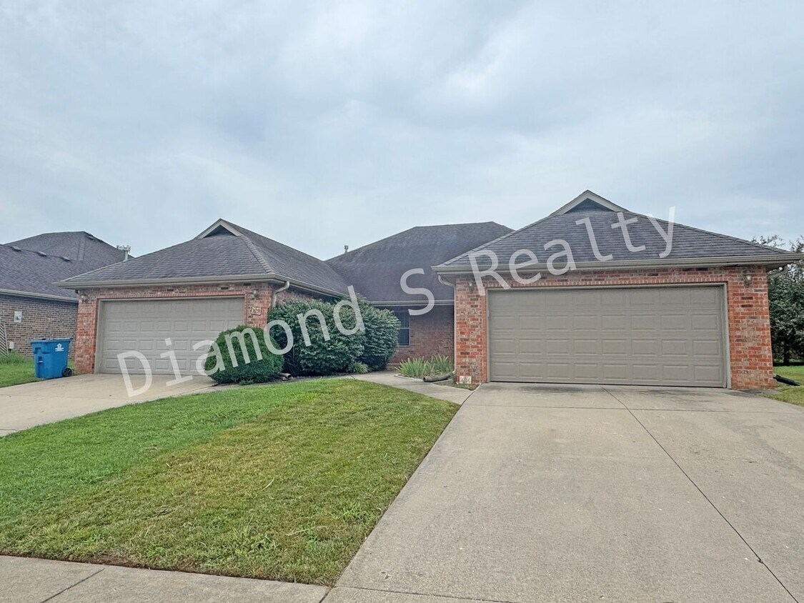 Primary Photo - Spacious and Unique Patio Home Available!
