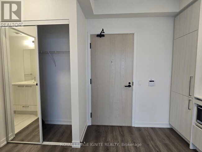 Photo du bâtiment - 225 Commerce St