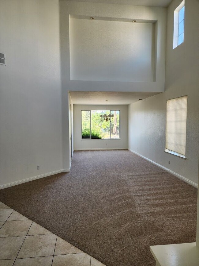 Building Photo - South Temecula 5 Bedroom Pool Home with Vi...