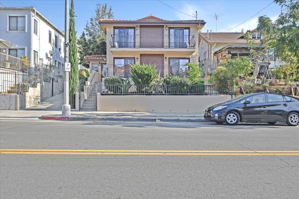 Primary Photo - 1140 Echo Park Ave