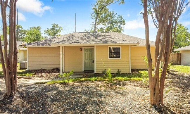 Building Photo - 3559 Balboa Cir