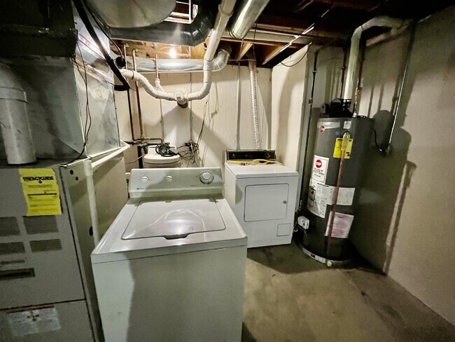 Building Photo - 911 Old Hickory Ln