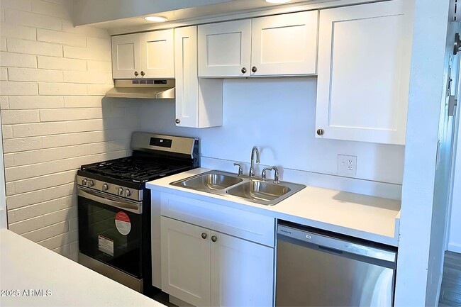 Foto del edificio - 6320 N 16th St