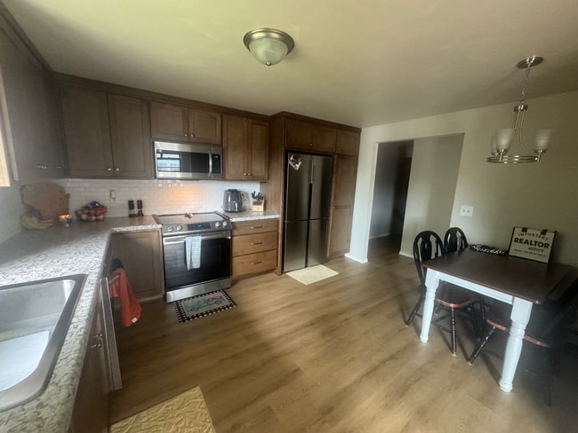 Kitchen - 2905 Humboldt Rd