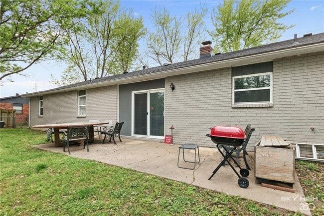 Building Photo - 405 SW 10th St