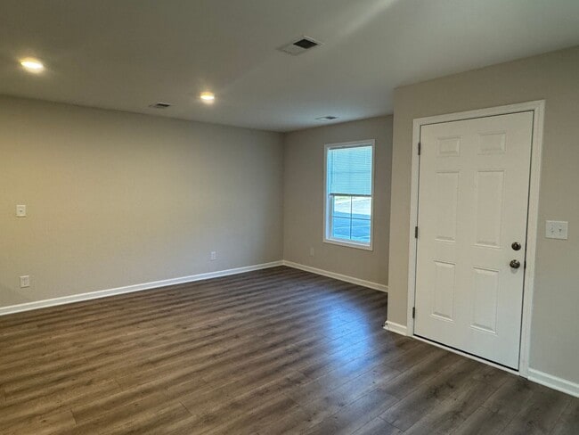 Photo - 201 Mountaindale Drive House