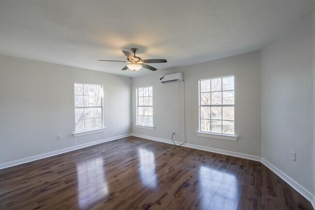 Foto del edificio - 251 Claremont Ave