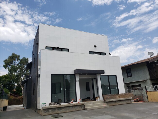 Foto del edificio - 1245 Crenshaw Blvd