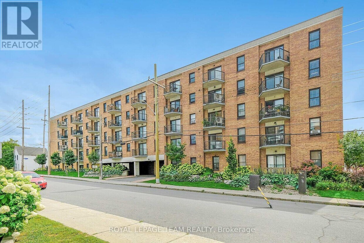 Photo principale - 50-350 Burnside Ave