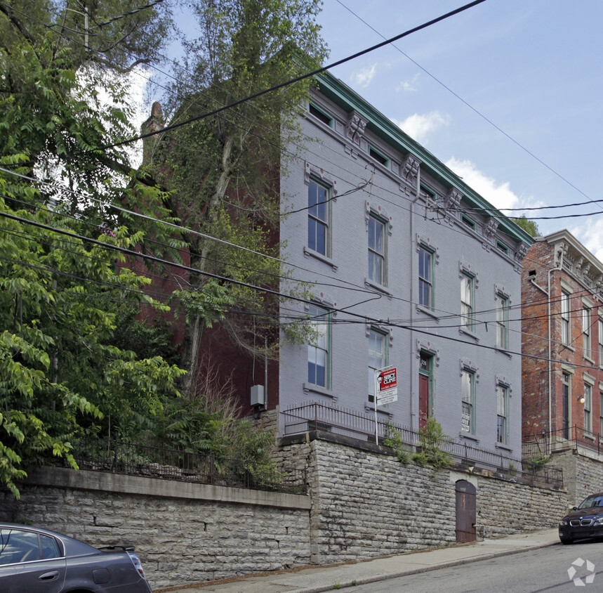 Primary Photo - 524-526 Milton St