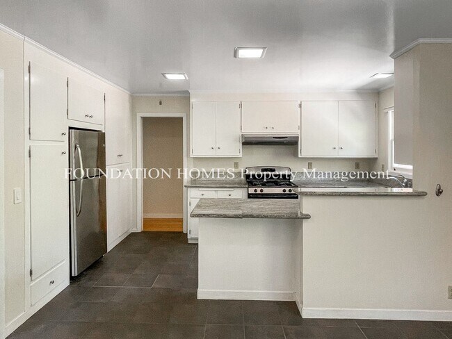 Foto del edificio - 3 br, 2 bath House - 260 Montford Ave