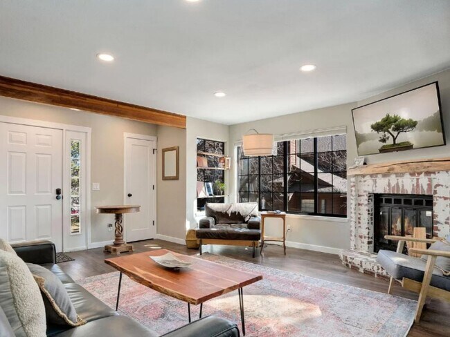 Foto del edificio - 3 Bedroom Townhome in Arvada