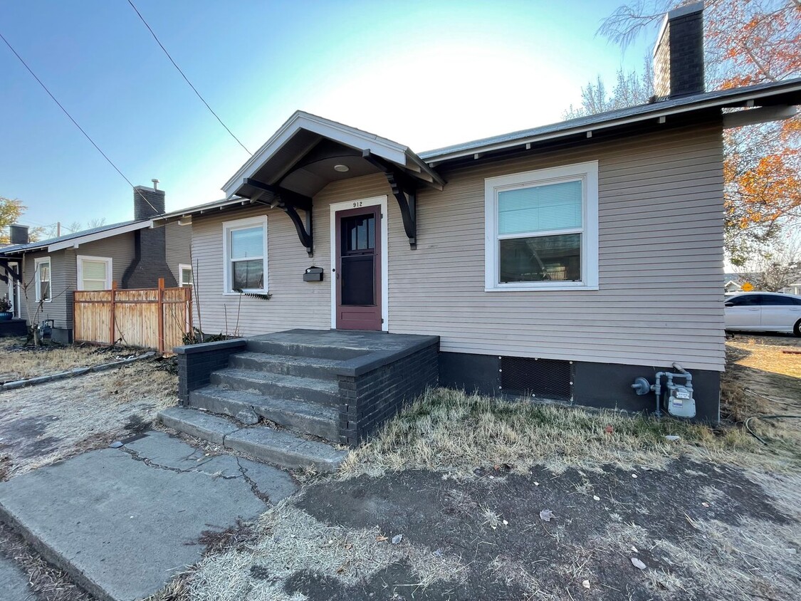 Primary Photo - 2bd/1Ba Home by Davis High School!