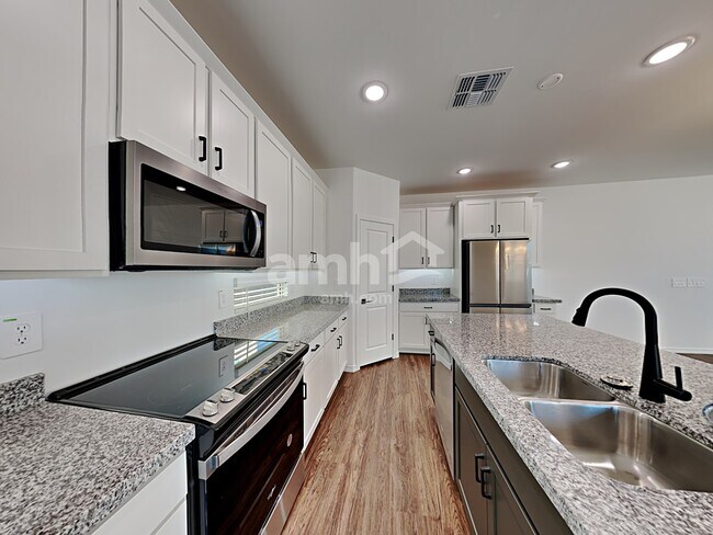 Building Photo - 795 S 150th Dr