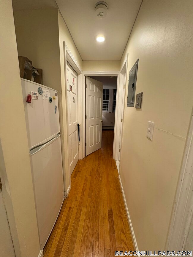 Building Photo - 28 Phillips St