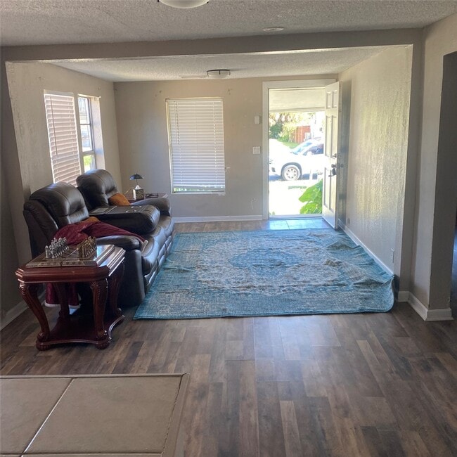 Foto del edificio - 2211 Grover Ave