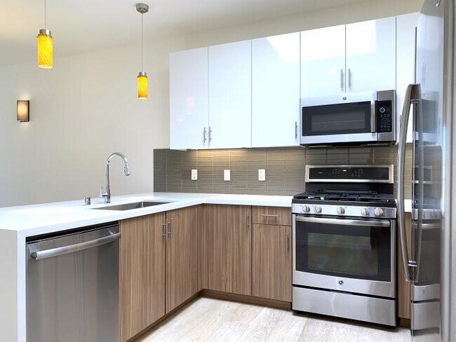 Building Photo - 1 bedroom in Oakland CA 94612