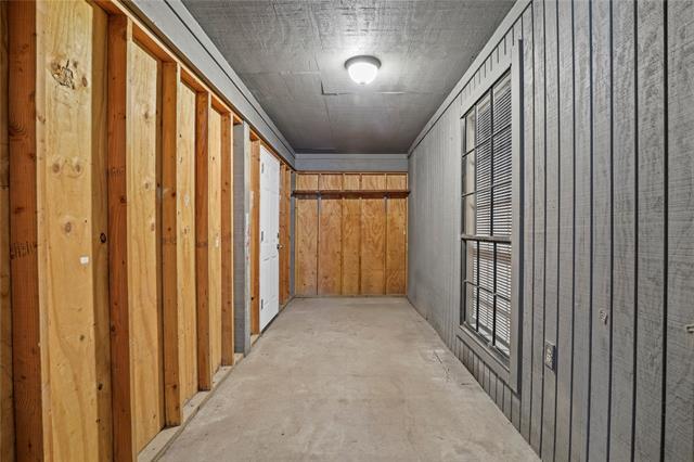 Primary Photo - 219 E Pritchard Ln