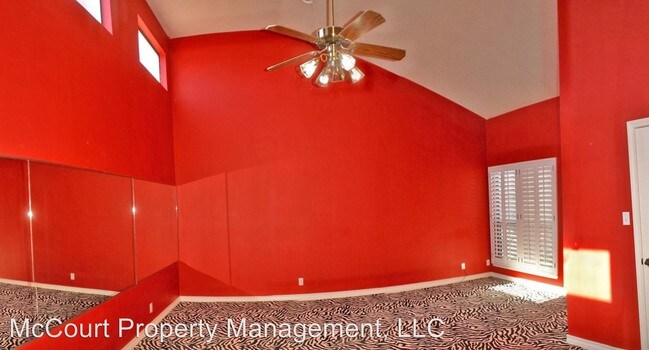 Building Photo - 3 br, 2.5 bath House - 5001 Greentree Blvd