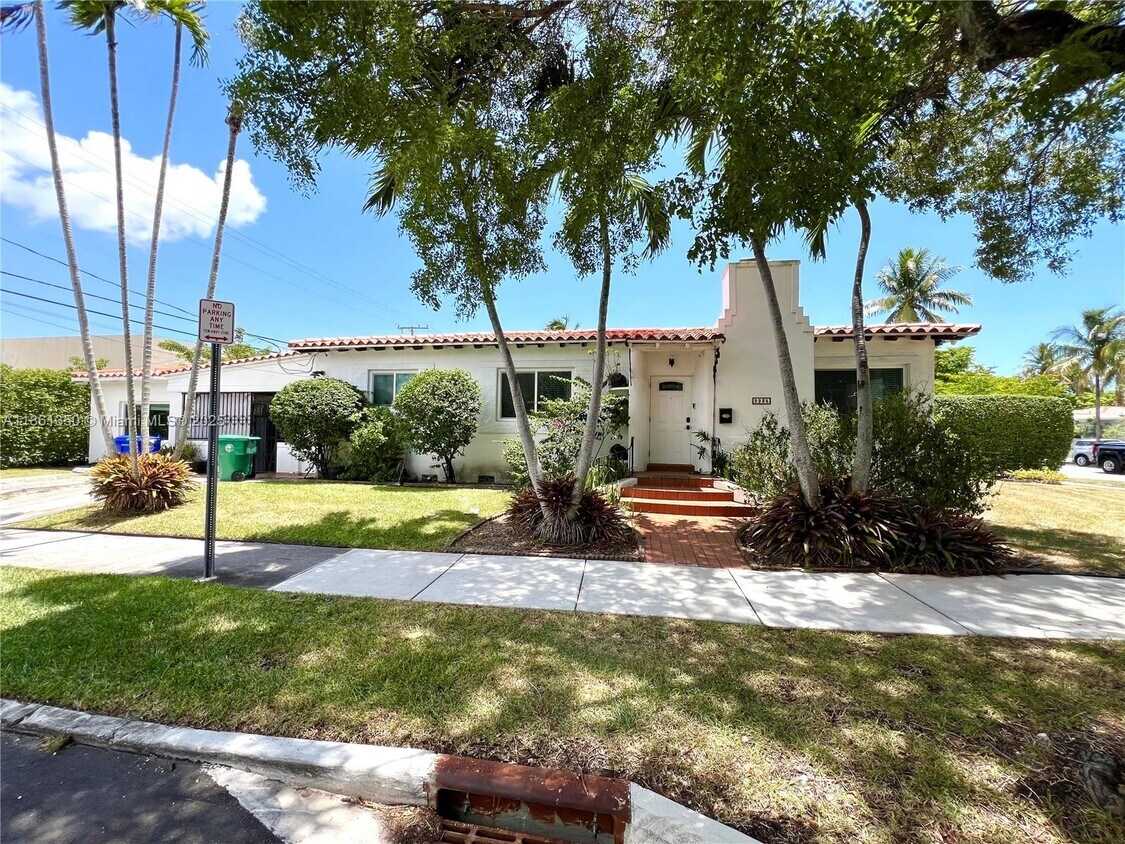 Foto principal - 2235 SW 23rd Ave